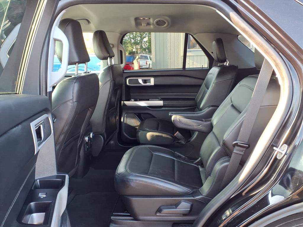 Used 2022 Ford Explorer XLT w/ Equipment Group 202A image 10
