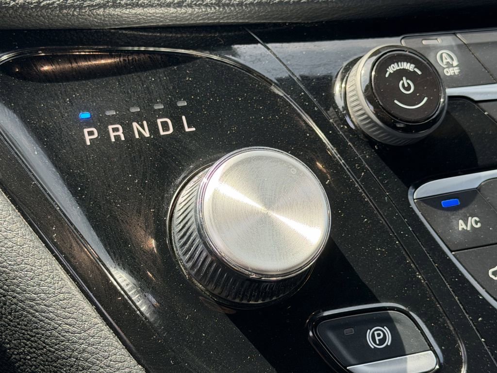 Used 2024 Chrysler Pacifica Touring image 13