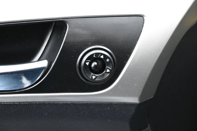 Used 2017 Hyundai Veloster Value Edition FWD image 15
