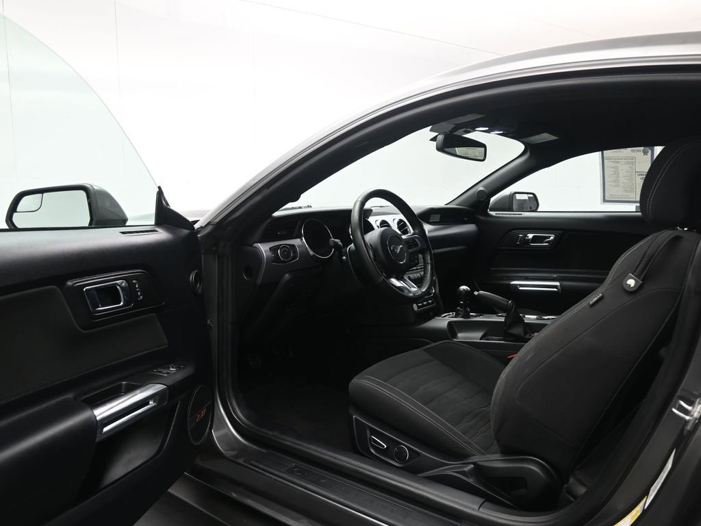 Used 2015 Ford Mustang Coupe RWD image 8