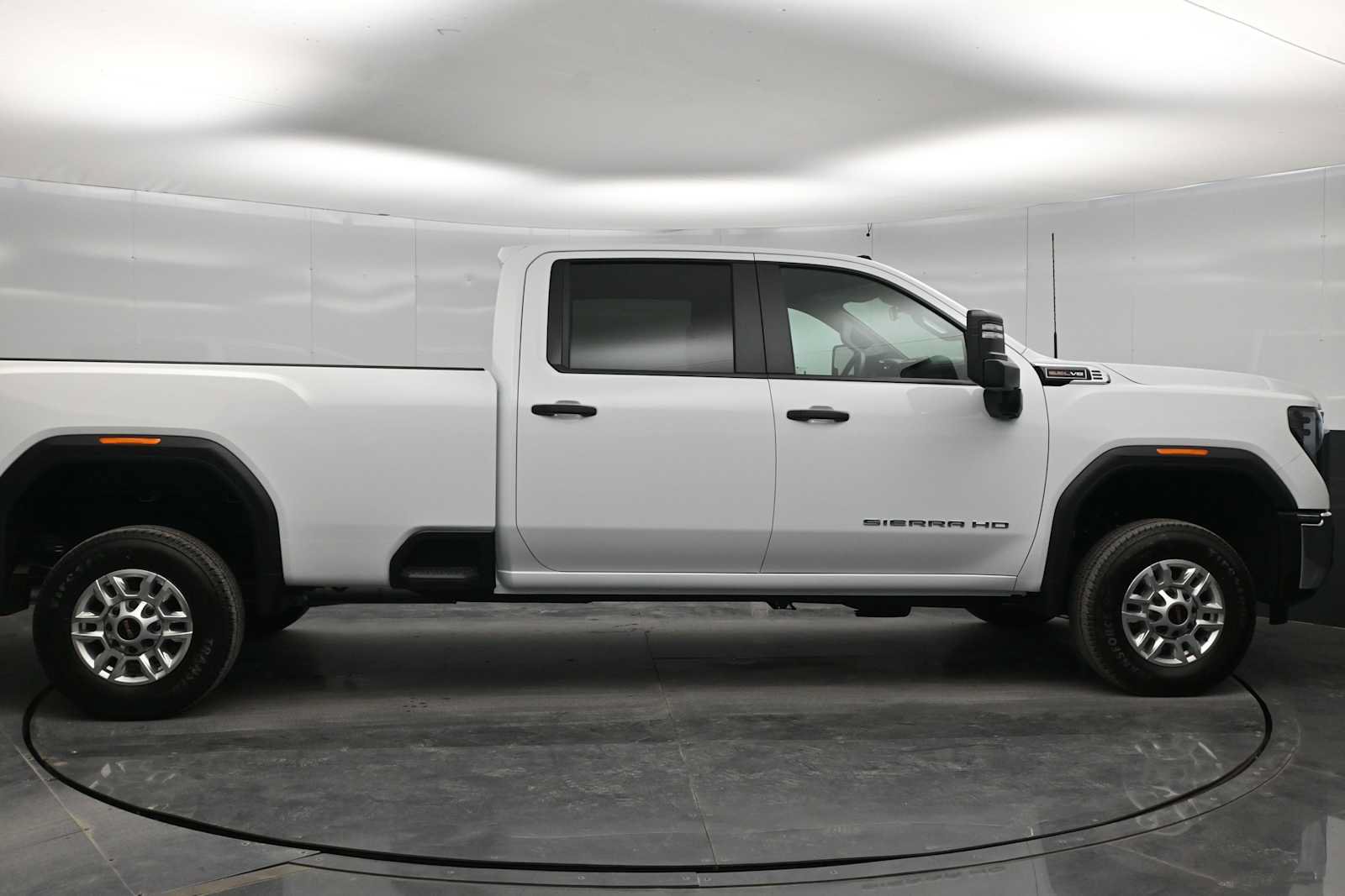 Used 2026 GMC Sierra 2500 Pro w/ Convenience Package AWD/4WD image 9