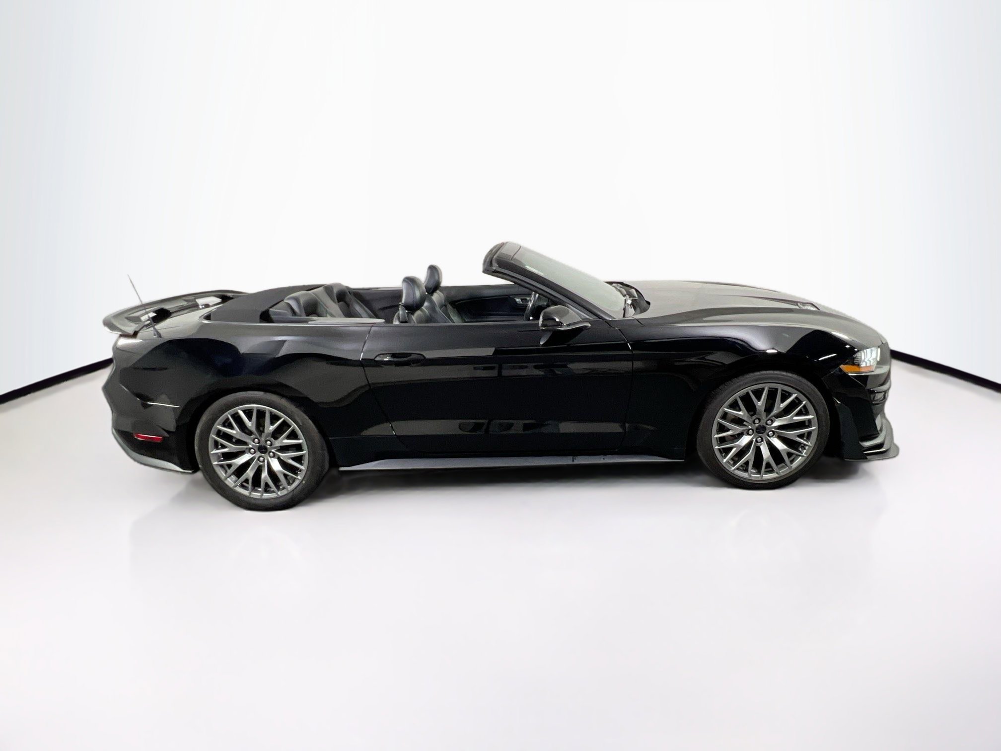 Used 2019 Ford Mustang Premium w/ Equipment Group 201A image 4