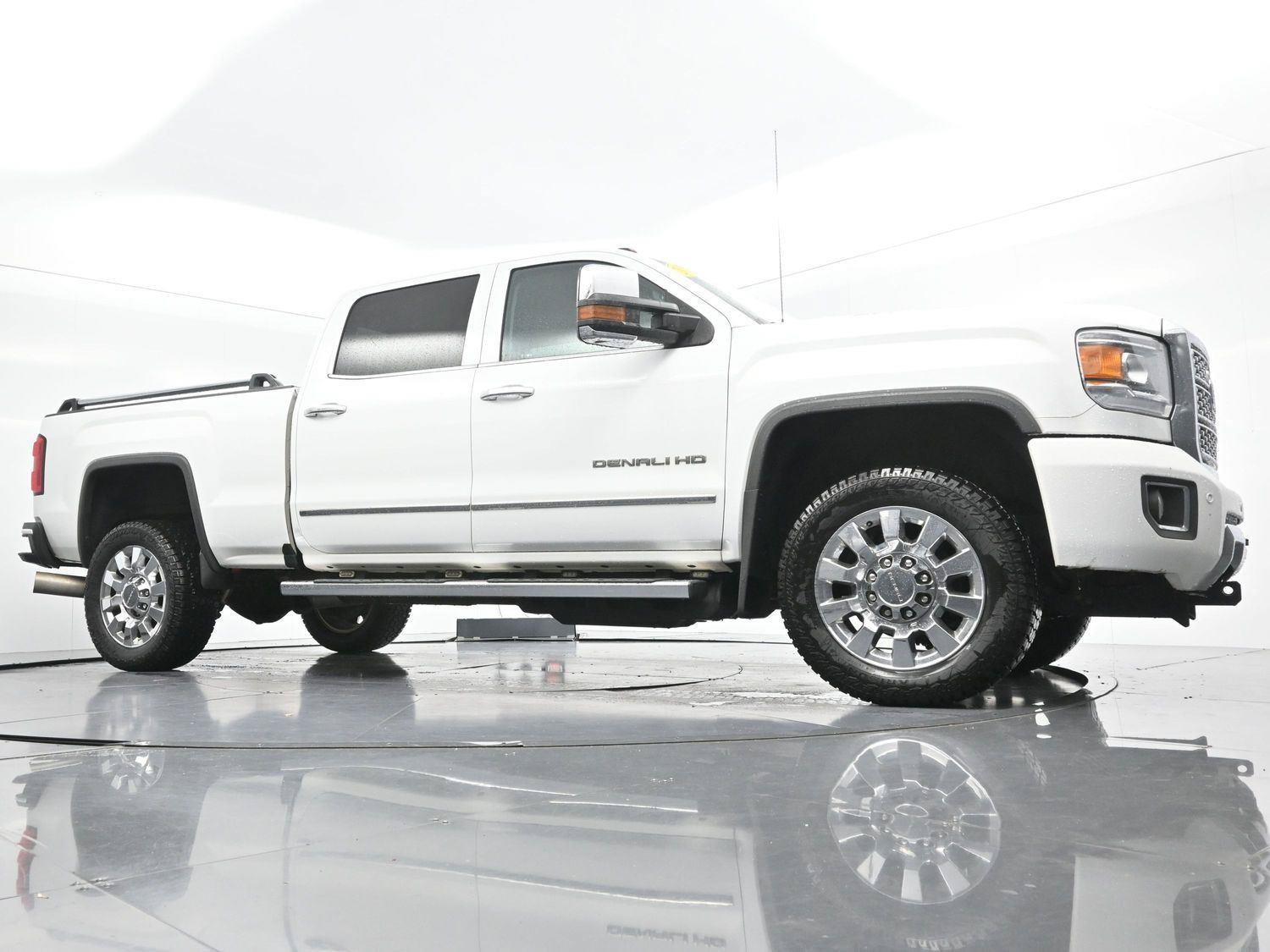 Used 2019 GMC Sierra 2500 Denali w/ Duramax Plus Package AWD/4WD image 43