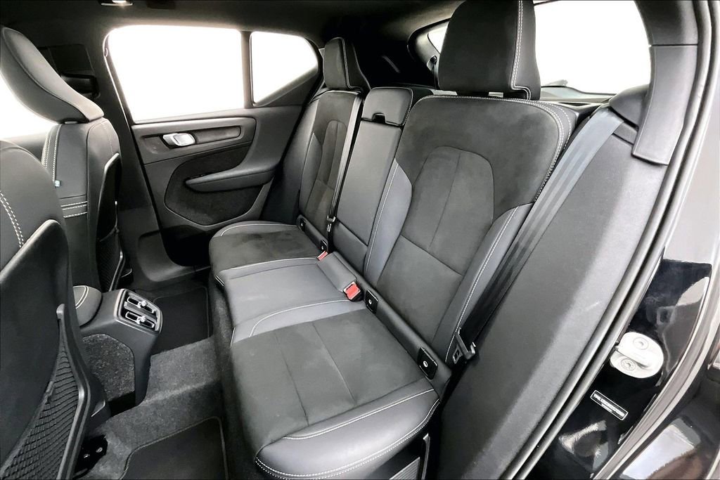 Certified 2025 Volvo XC40 B5 Plus image 35