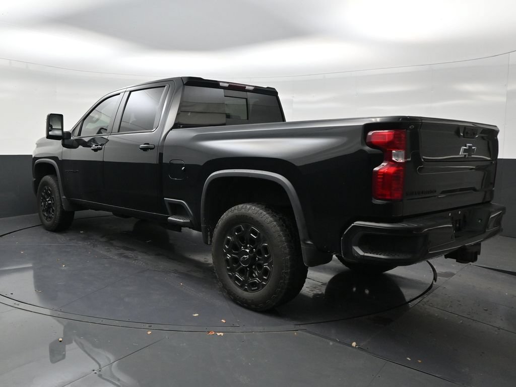 Used 2022 Chevrolet Silverado 2500 LT w/ Midnight Edition AWD/4WD image 3