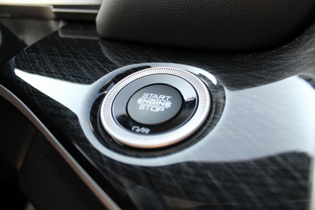 Used 2022 Jeep Grand Cherokee Trailhawk w/ Luxury Tech Group III image 23