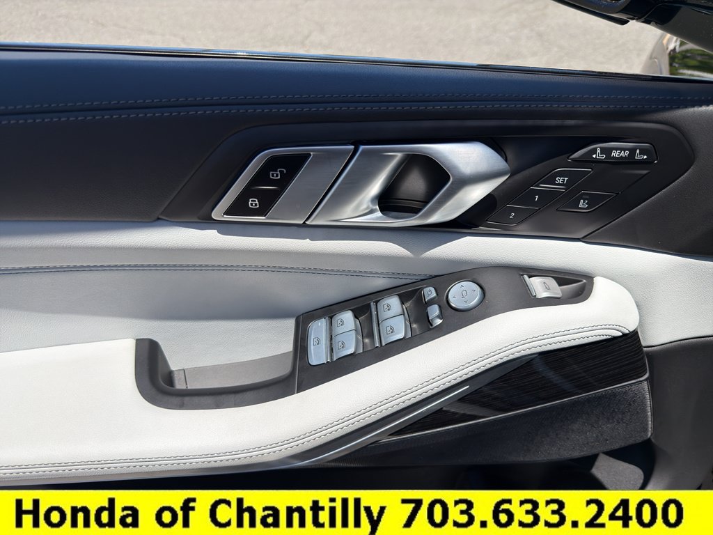 Used 2023 BMW X7 xDrive40i w/ M Sport Package AWD/4WD image 20