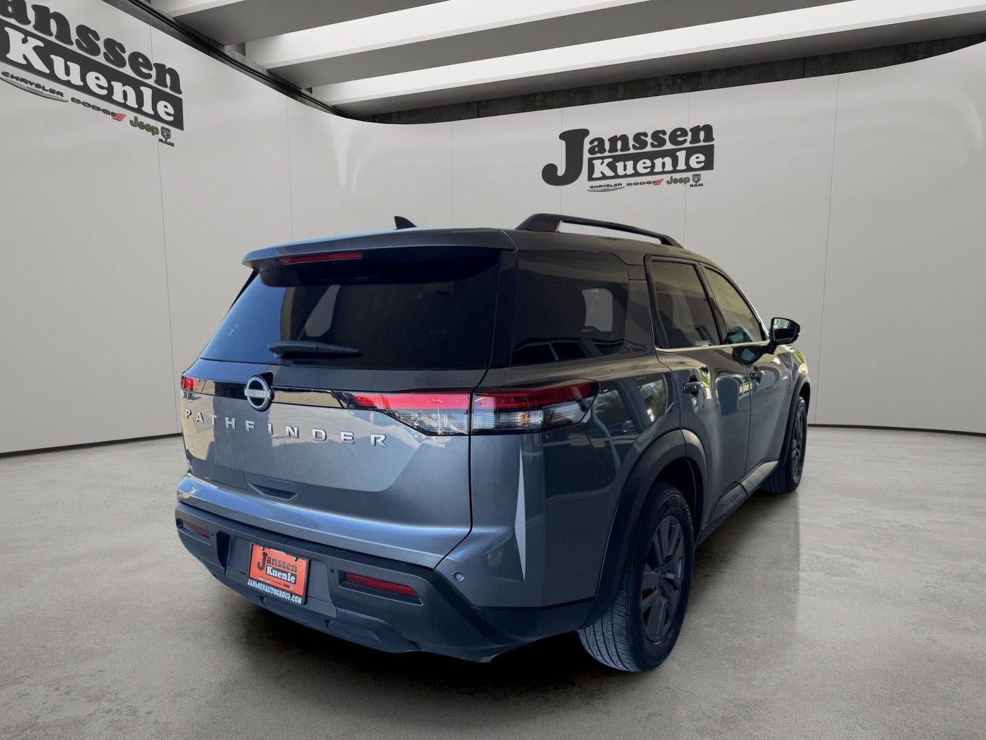 Used 2025 Nissan Pathfinder SV FWD image 3