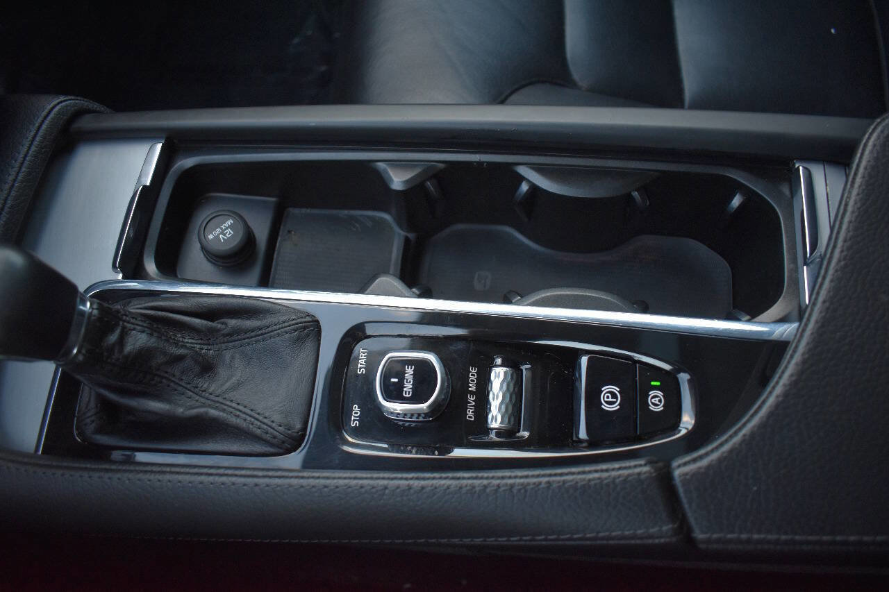 Used 2017 Volvo XC90 T6 Momentum w/ Vision Package image 33