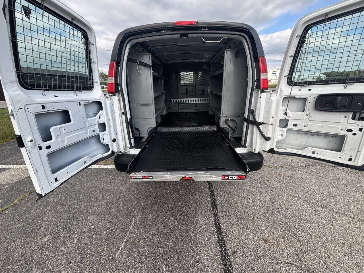 Used 2015 Chevrolet Express 2500 image 14