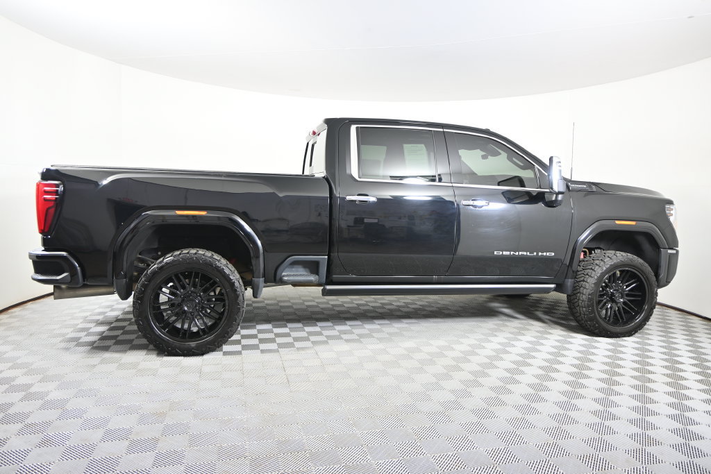 Used 2024 GMC Sierra 3500 Denali Ultimate AWD/4WD image 8