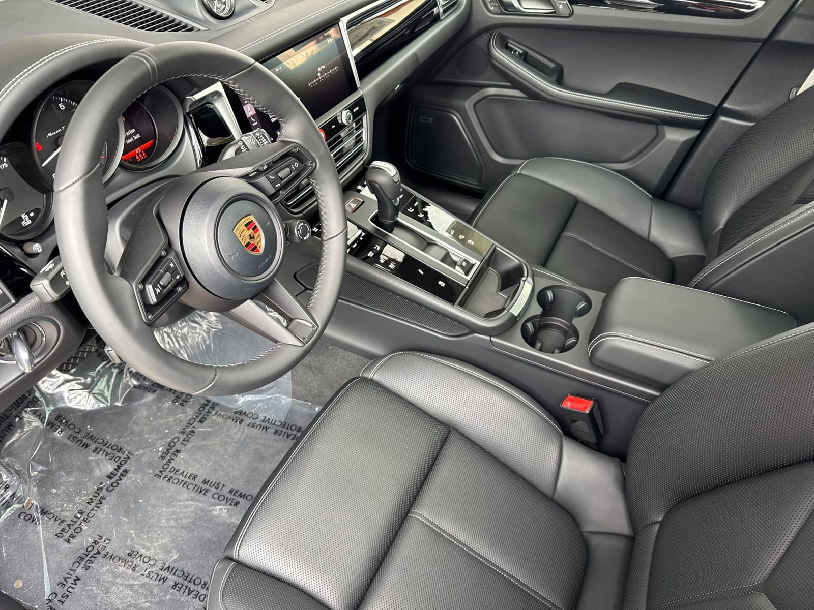 New 2026 Porsche Macan Turbo AWD/4WD image 4