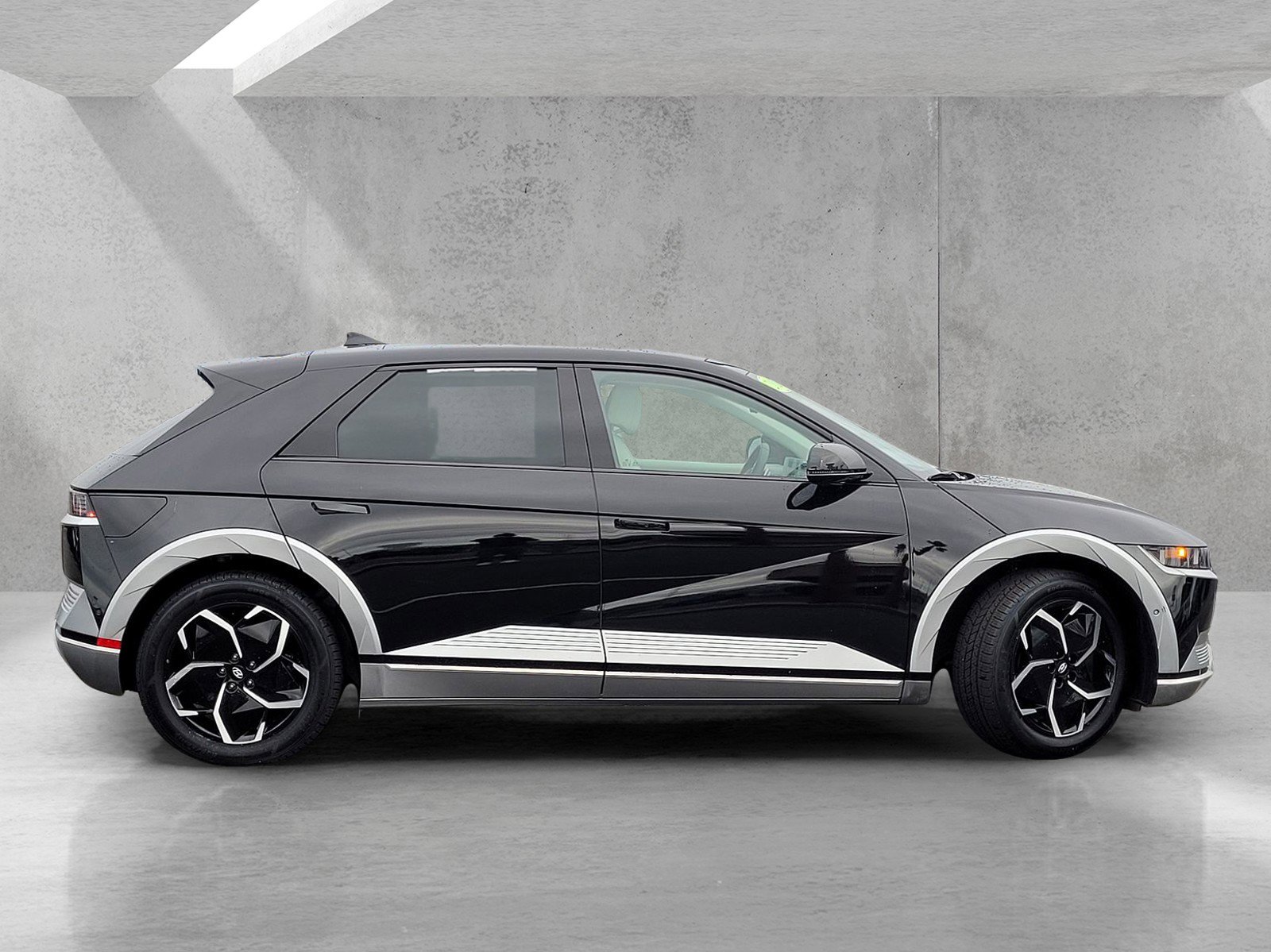 Used 2024 Hyundai Ioniq 5 Limited image 3