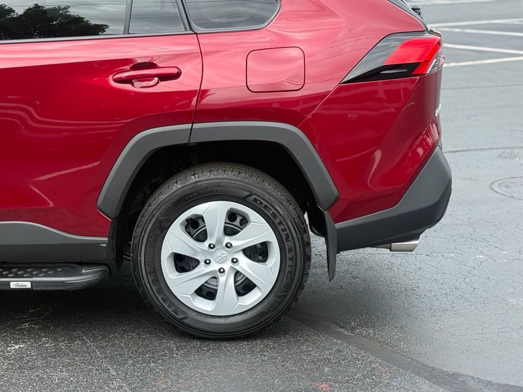 Certified 2025 Toyota RAV4 LE AWD/4WD image 4