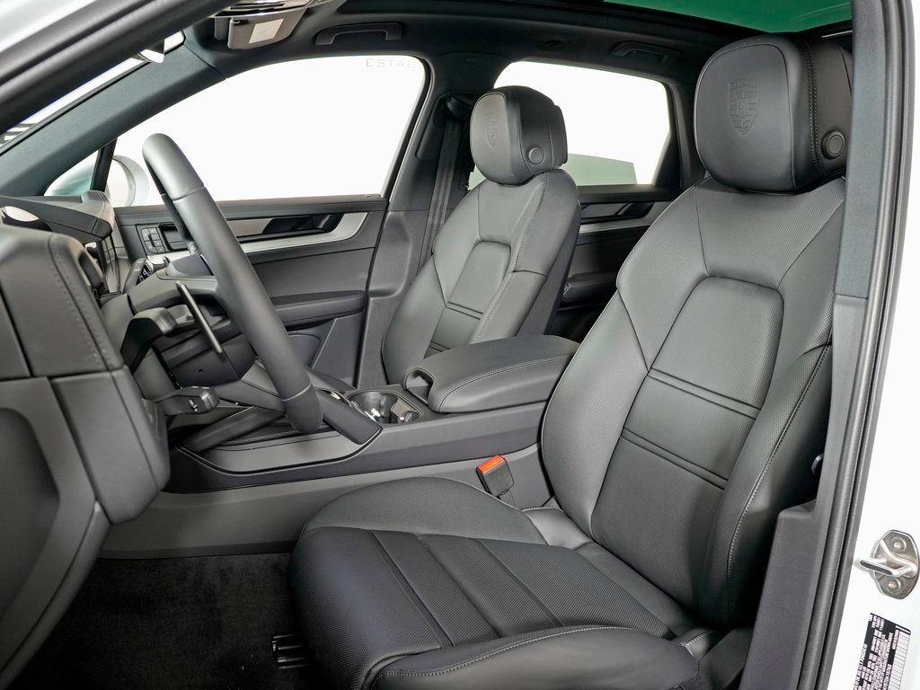 Certified 2026 Porsche Cayenne S AWD/4WD image 5