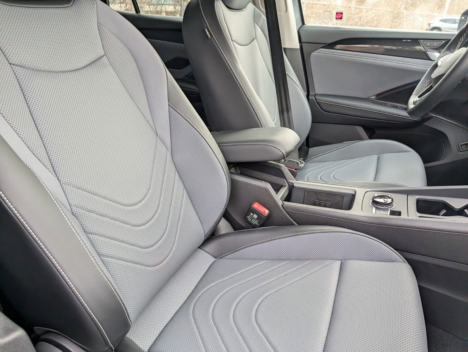 Used 2025 Volkswagen Tiguan SE AWD/4WD image 22