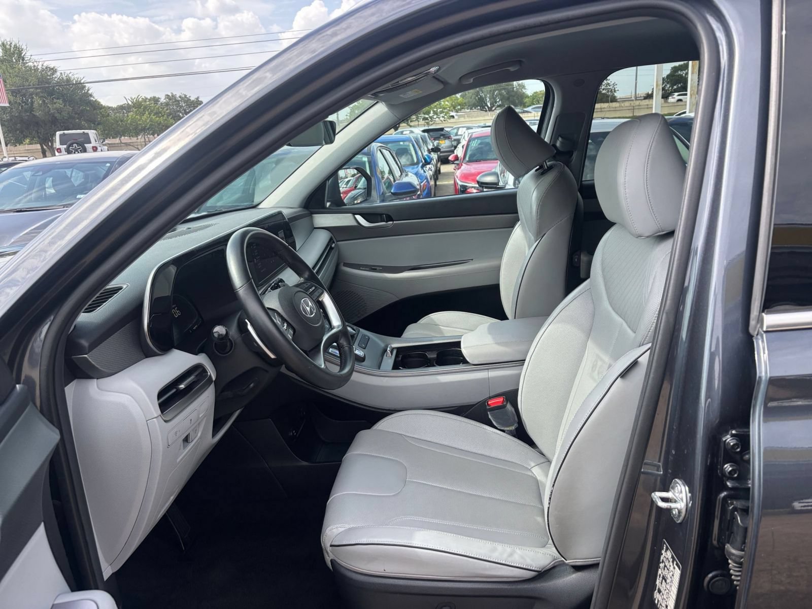 Used 2024 Hyundai Palisade SEL FWD image 25
