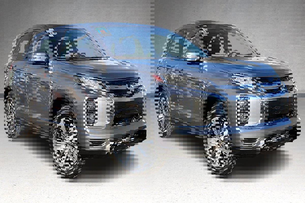 Used 2024 Mitsubishi Outlander Sport SE image 2