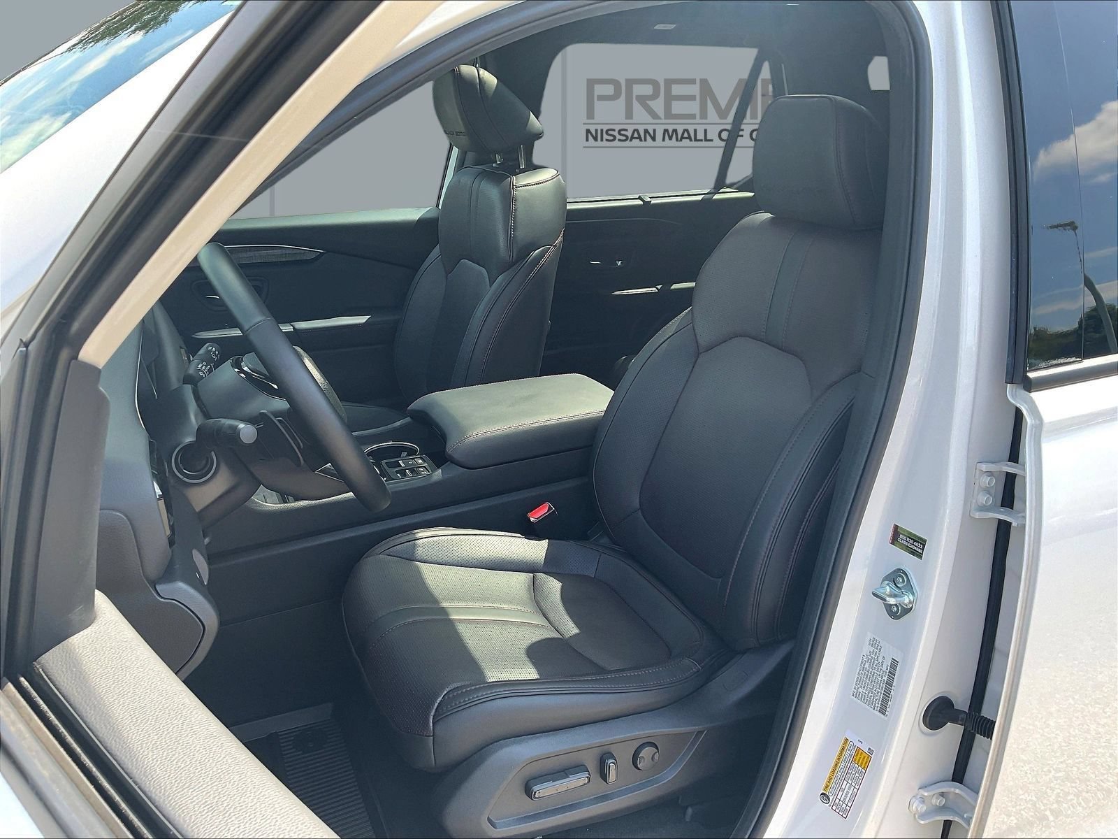 Used 2025 Honda Pilot Black Edition image 22