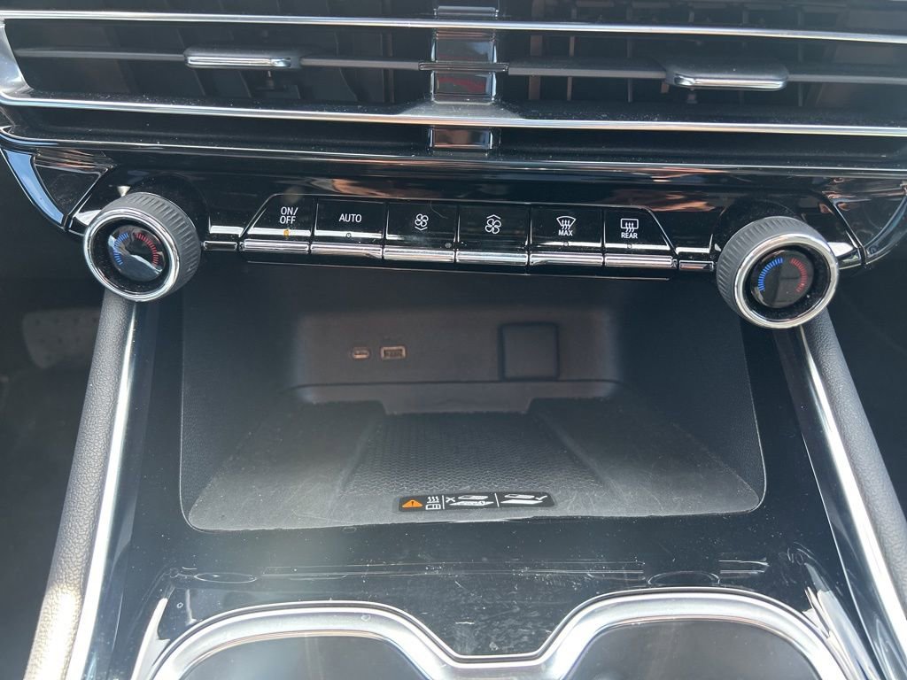 Used 2025 Chevrolet Traverse High Country image 33