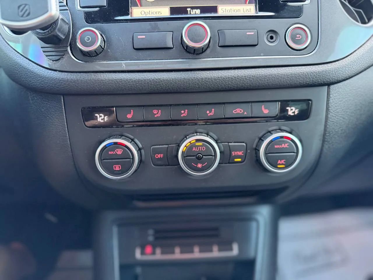 Used 2013 Volkswagen Tiguan SEL image 45