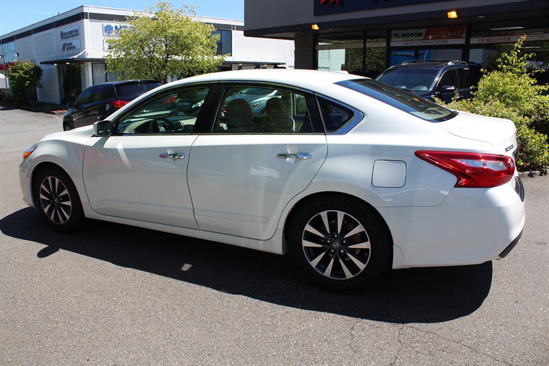 Used 2016 Nissan Altima 2.5 SV FWD image 3