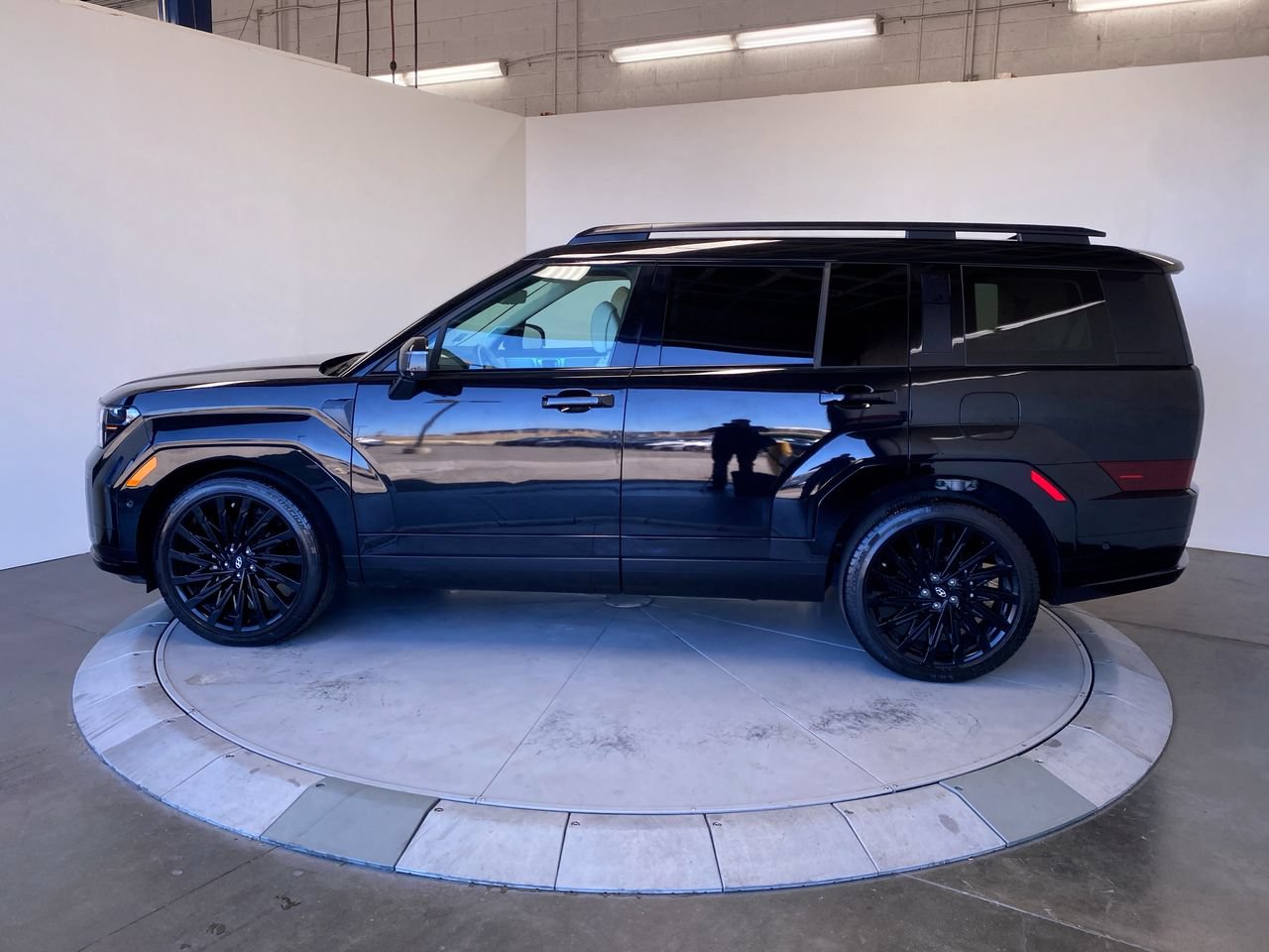 Used 2024 Hyundai Santa Fe Calligraphy AWD/4WD image 2