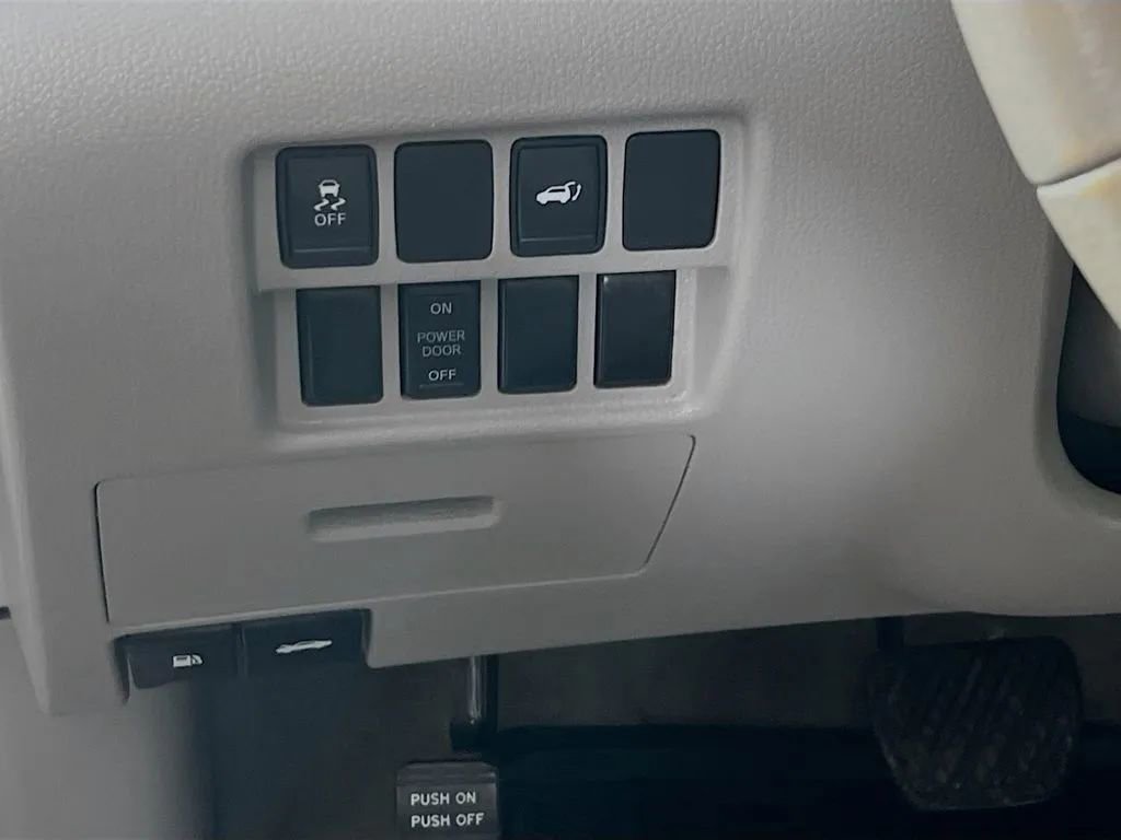 Used 2015 Nissan Quest SL w/ Bose Package FWD image 11