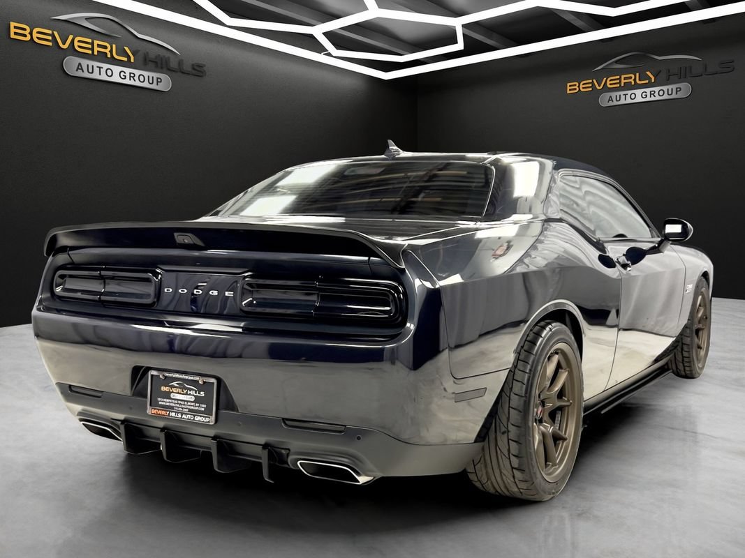Used 2017 Dodge Challenger SRT w/ Technology Group RWD image 5