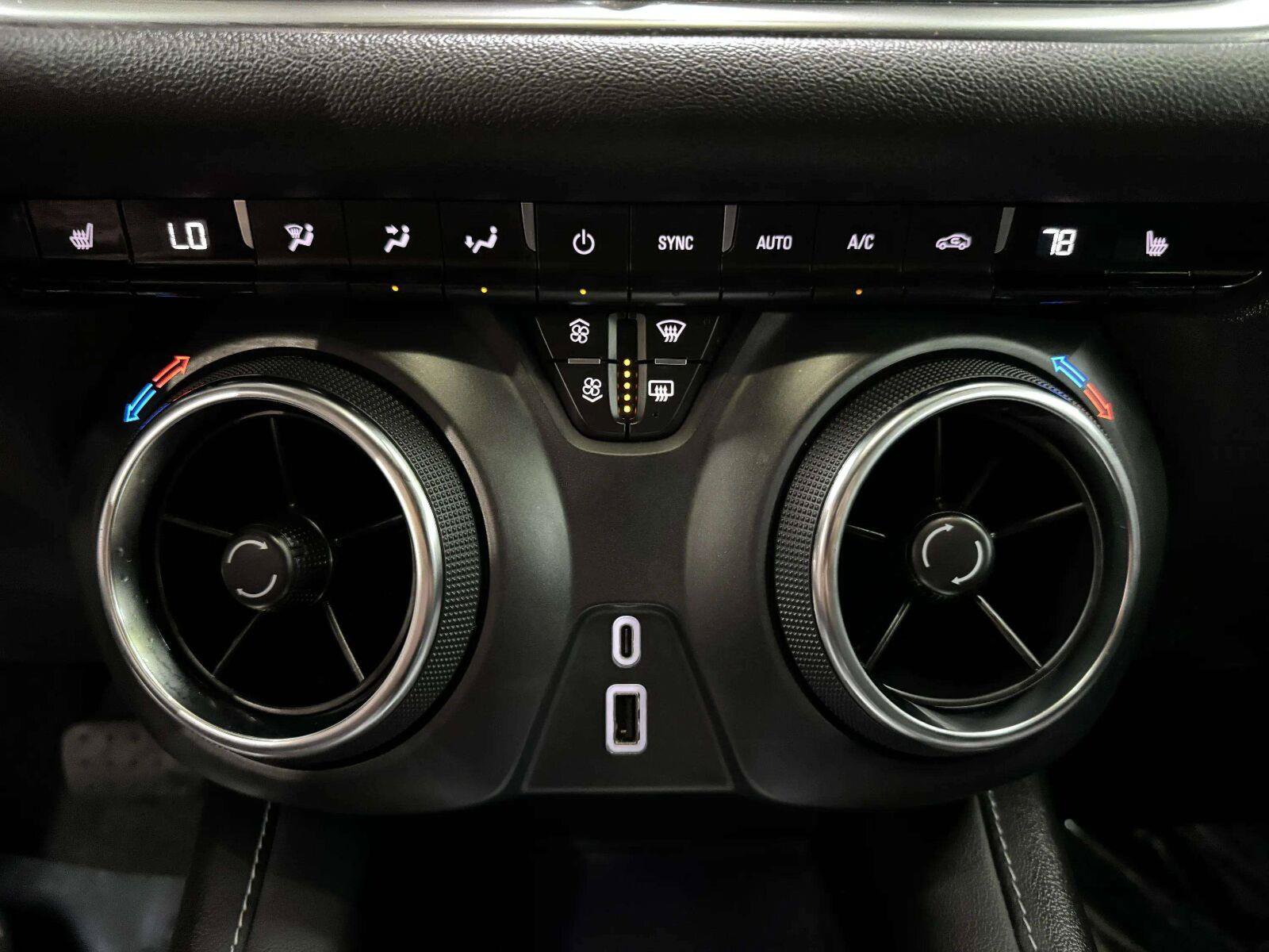 Used 2024 Chevrolet Blazer LT FWD image 38