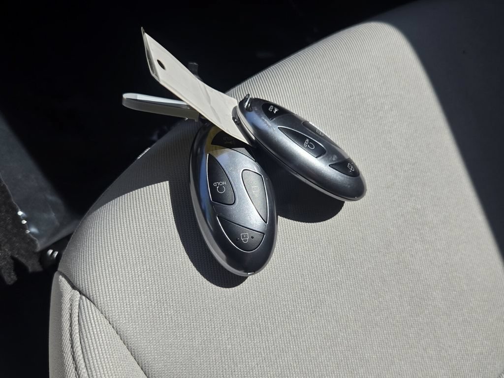 Used 2025 Hyundai Tucson SE FWD image 16
