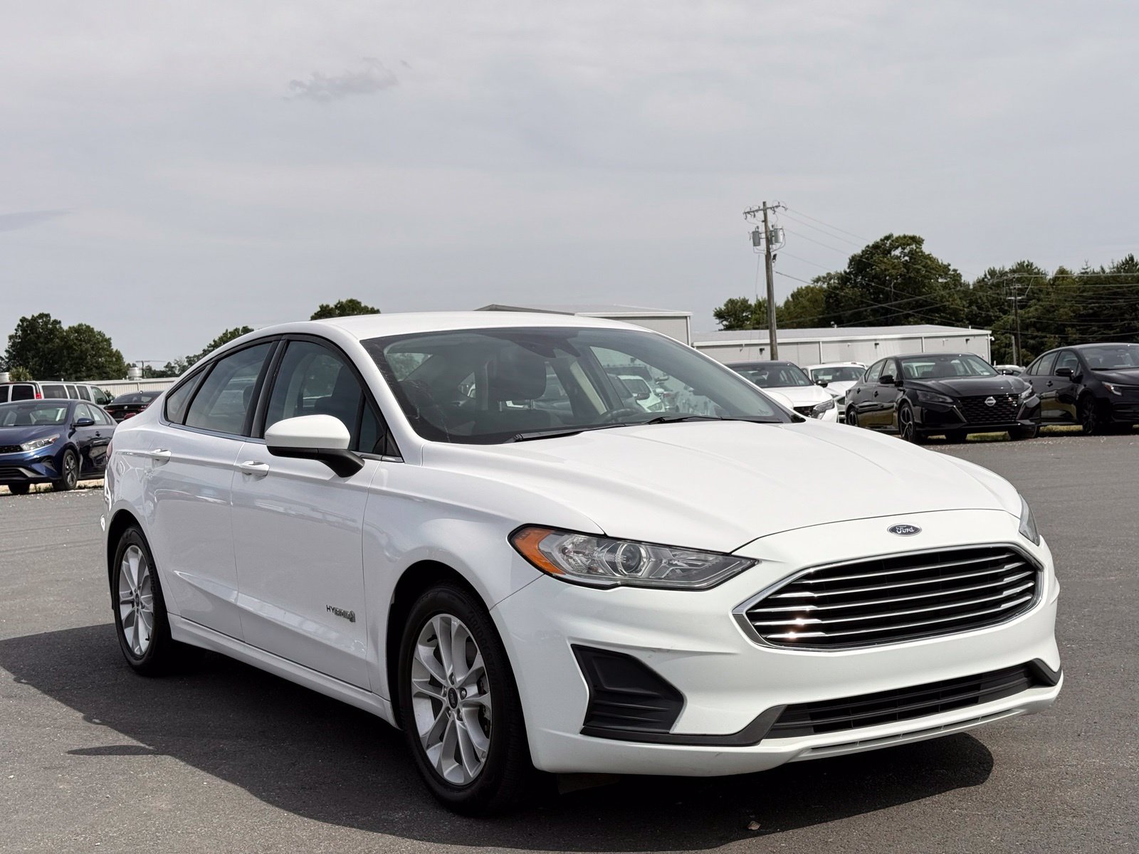Used 2019 Ford Fusion SE FWD image 4