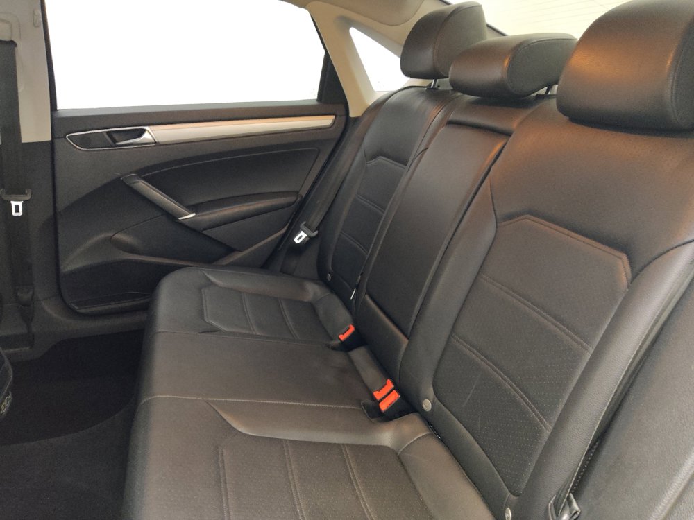 Used 2019 Volkswagen Passat 2.0T Wolfsburg w/ Wheels & Sunroof Package FWD image 18