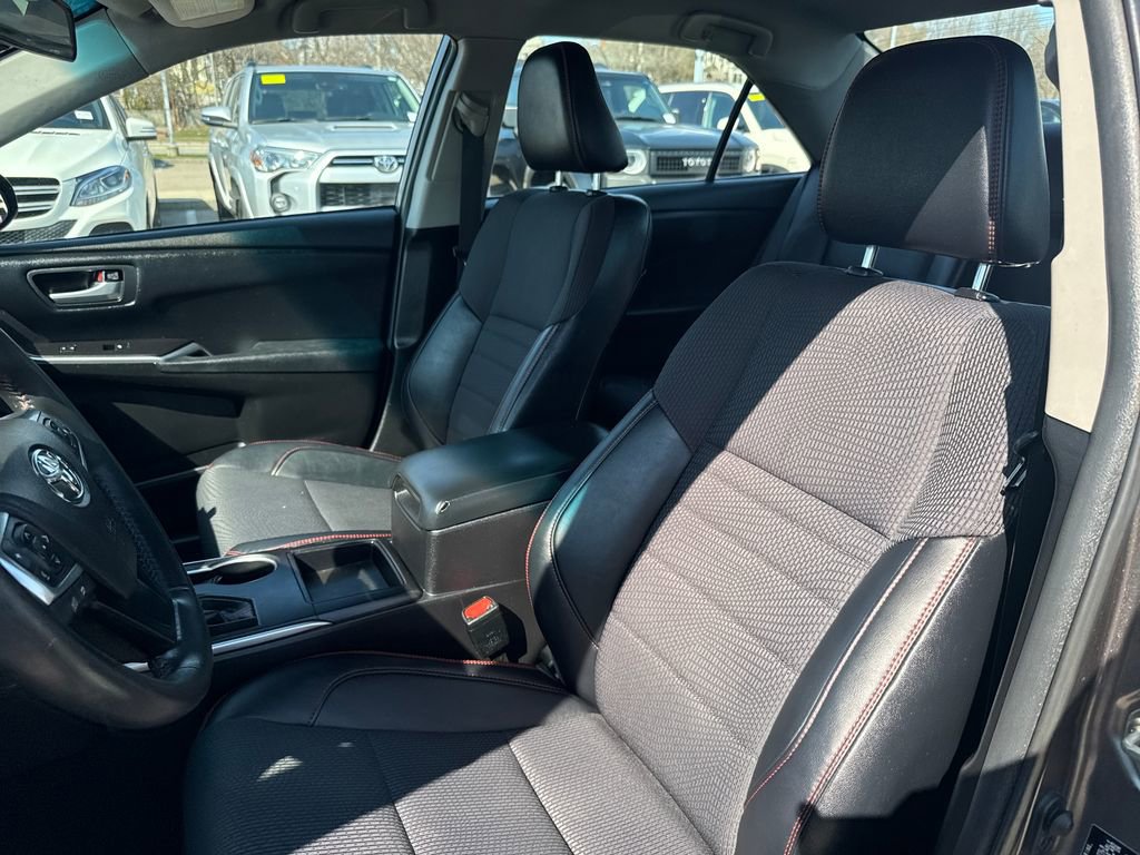 Used 2016 Toyota Camry SE image 14