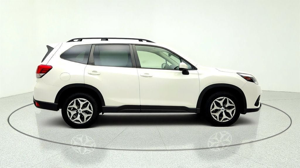 Used 2022 Subaru Forester Premium AWD/4WD image 4
