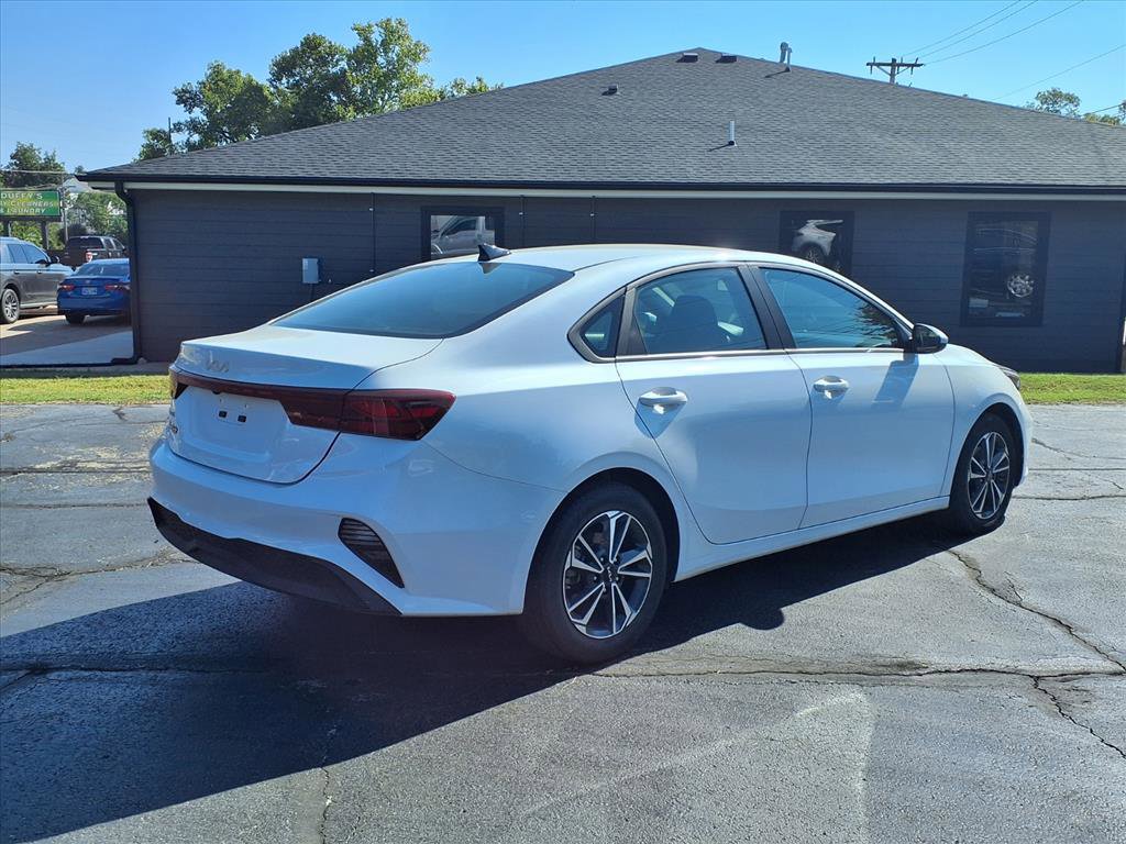 Used 2024 Kia Forte LXS image 3