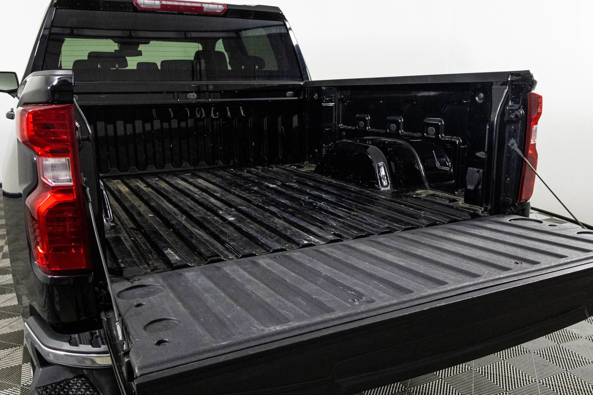 Used 2023 Chevrolet Silverado 1500 LT image 34