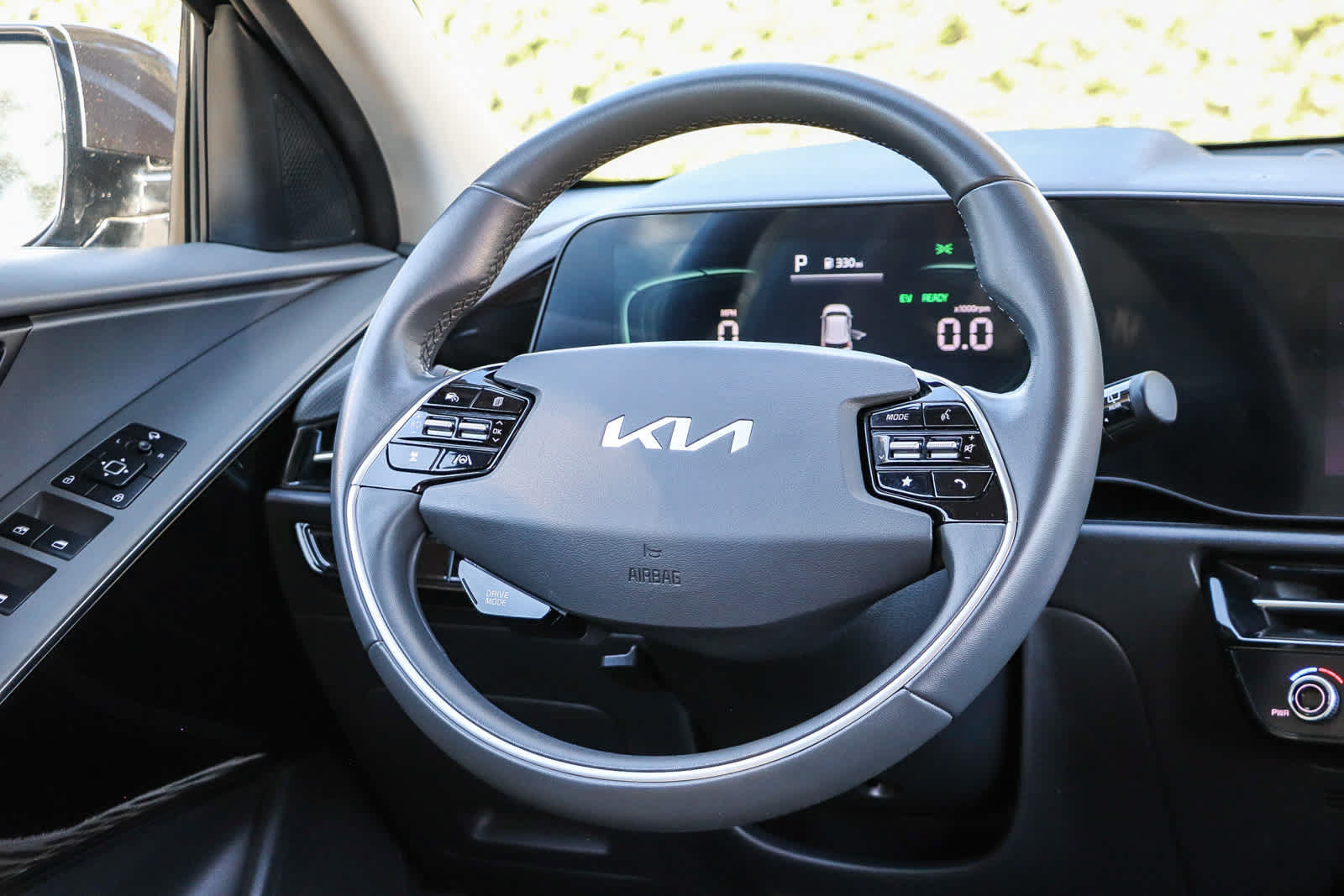 Used 2023 Kia Niro EX Touring FWD image 16