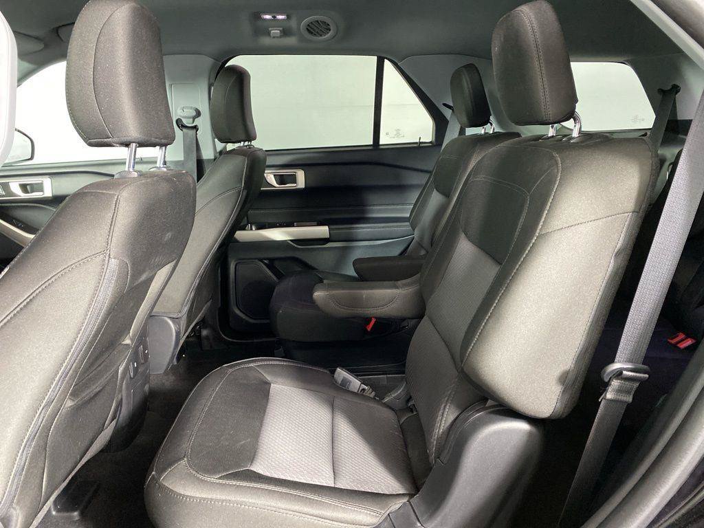 Used 2023 Ford Explorer XLT AWD/4WD image 10