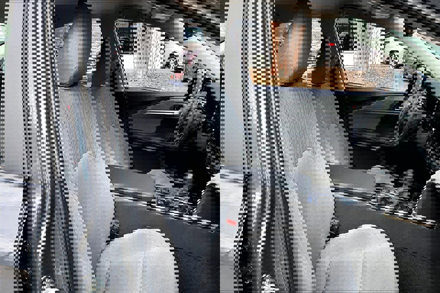 Used 2025 Toyota Camry LE w/ Convenience Package image 8