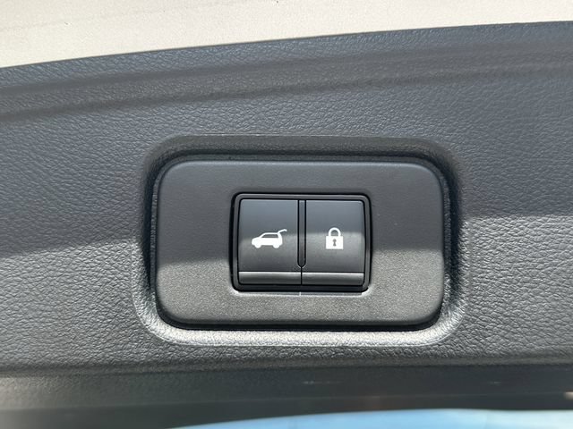 Certified 2025 Nissan Pathfinder Platinum FWD image 21