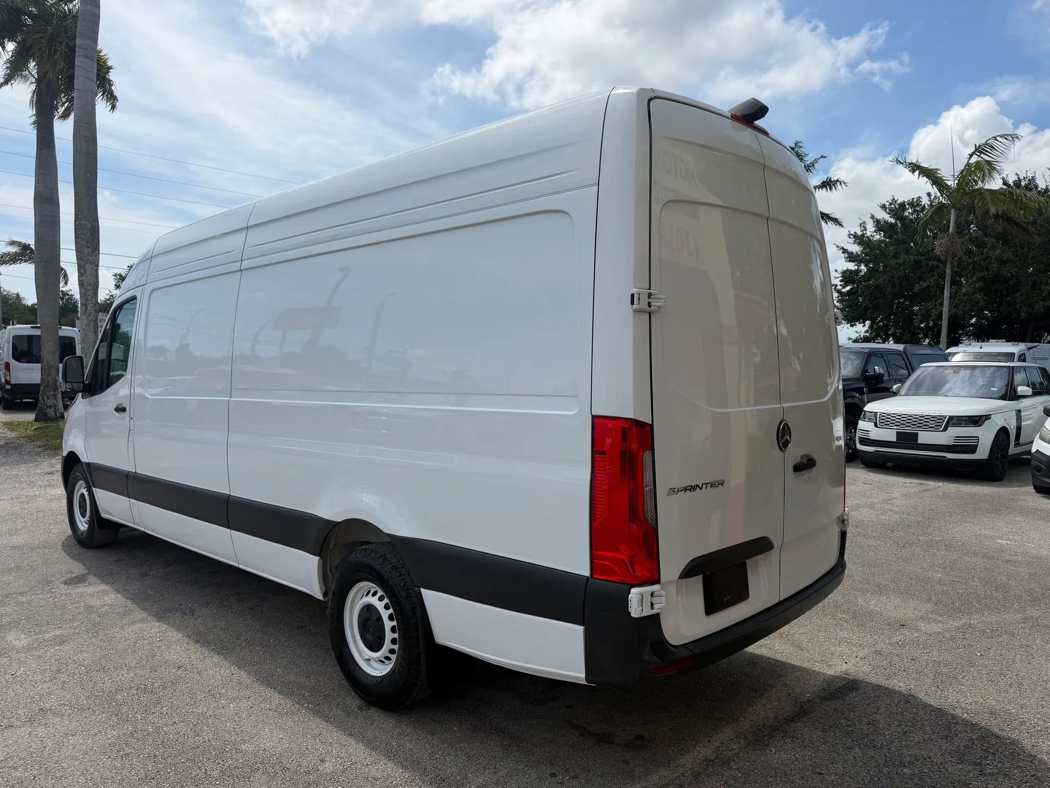 Used 2024 Mercedes-Benz Sprinter 2500 170 Extended Cargo image 3