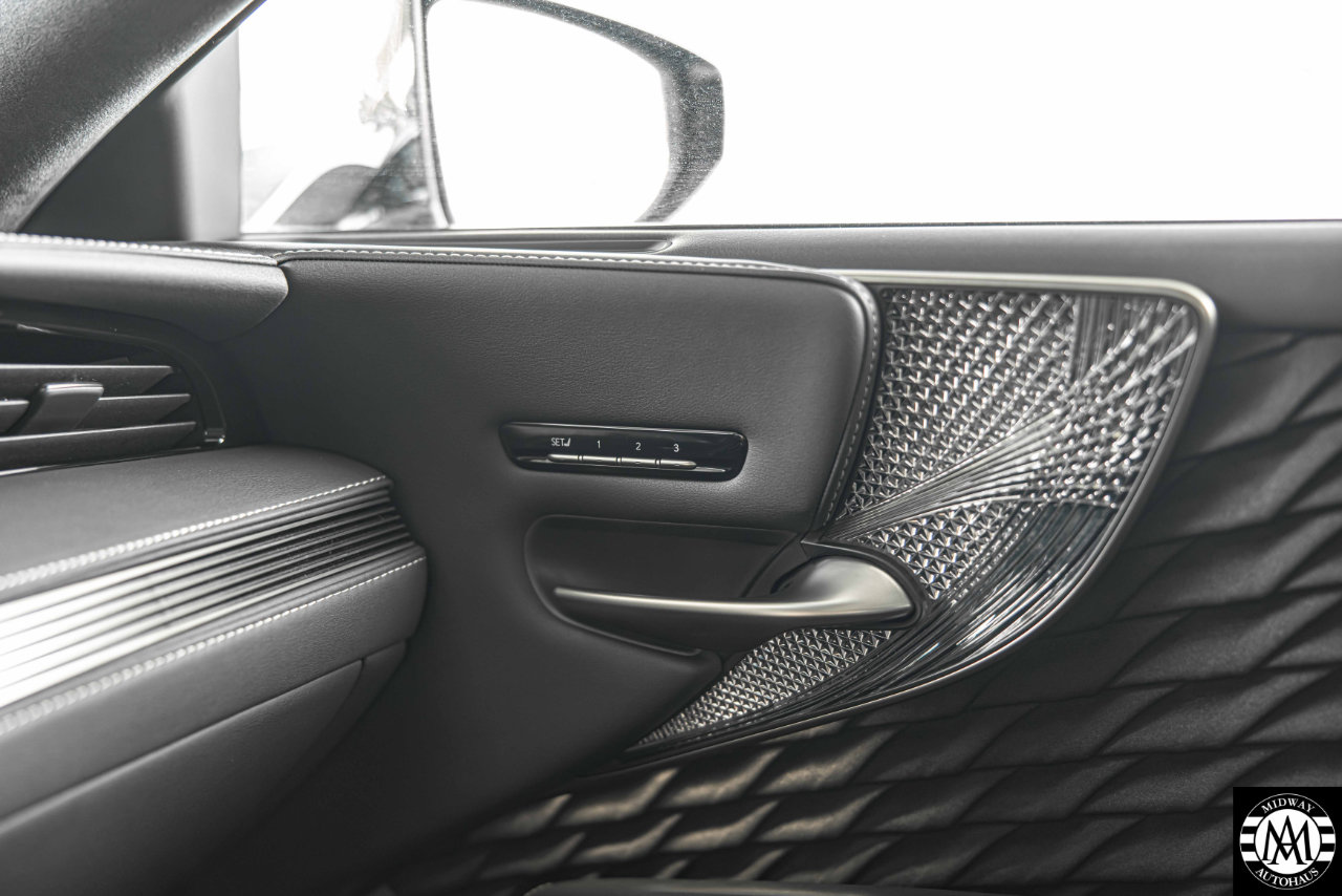 Used 2020 Lexus LS 500h AWD image 33