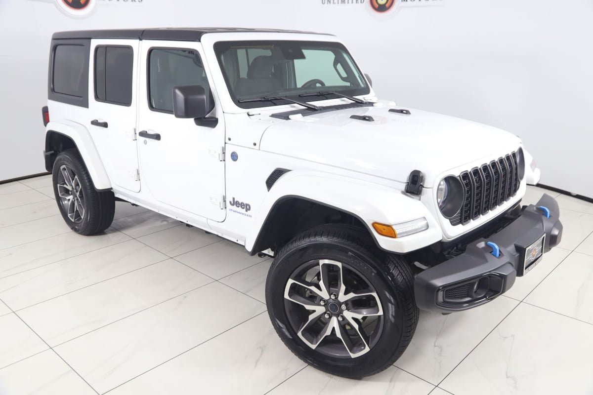 Used 2024 Jeep Wrangler Unlimited w/ Convenience Group AWD/4WD image 16