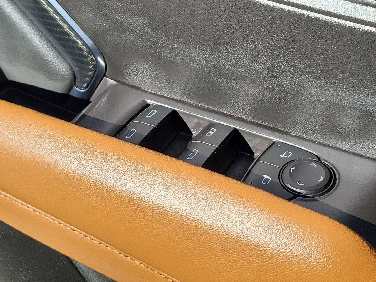 Used 2023 GMC Canyon AT4 image 25