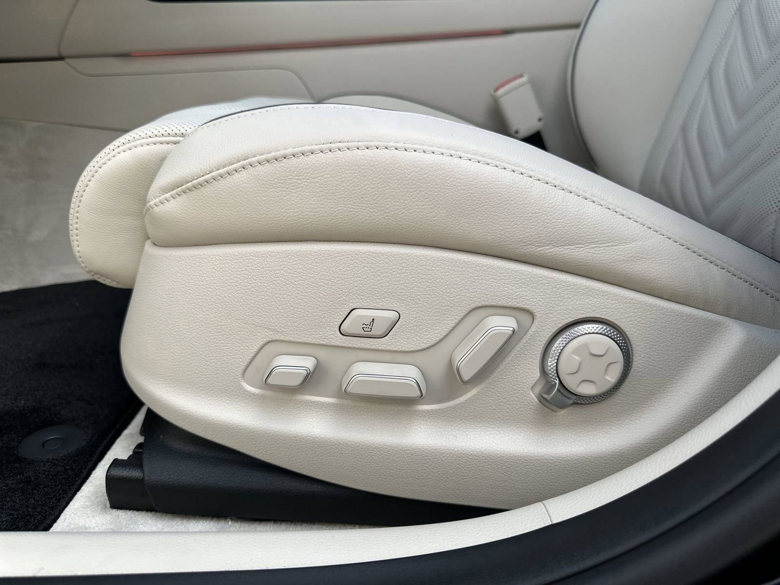 Used 2025 Genesis G80 2.5T Sport Prestige AWD/4WD image 18