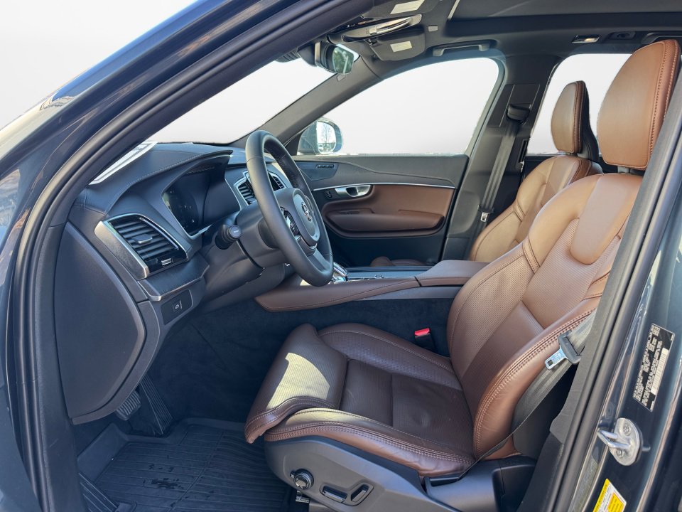 Used 2024 Volvo XC90 B6 Ultimate w/ Protection Package Premier image 11
