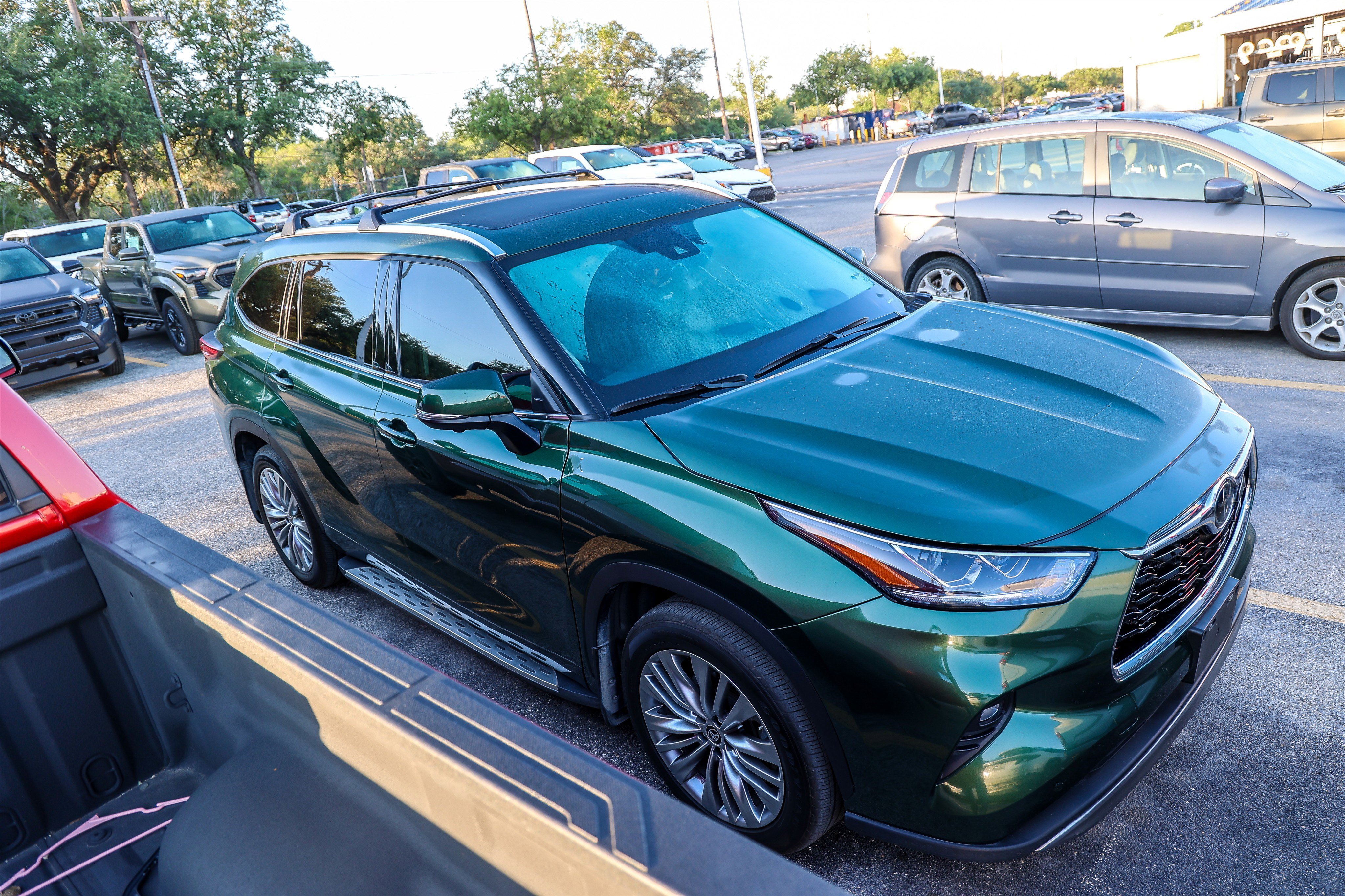 Used 2025 Toyota Highlander Platinum AWD/4WD image 7