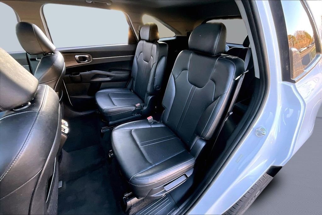 Used 2022 Kia Sorento EX w/ Panoramic Sunroof Package image 17