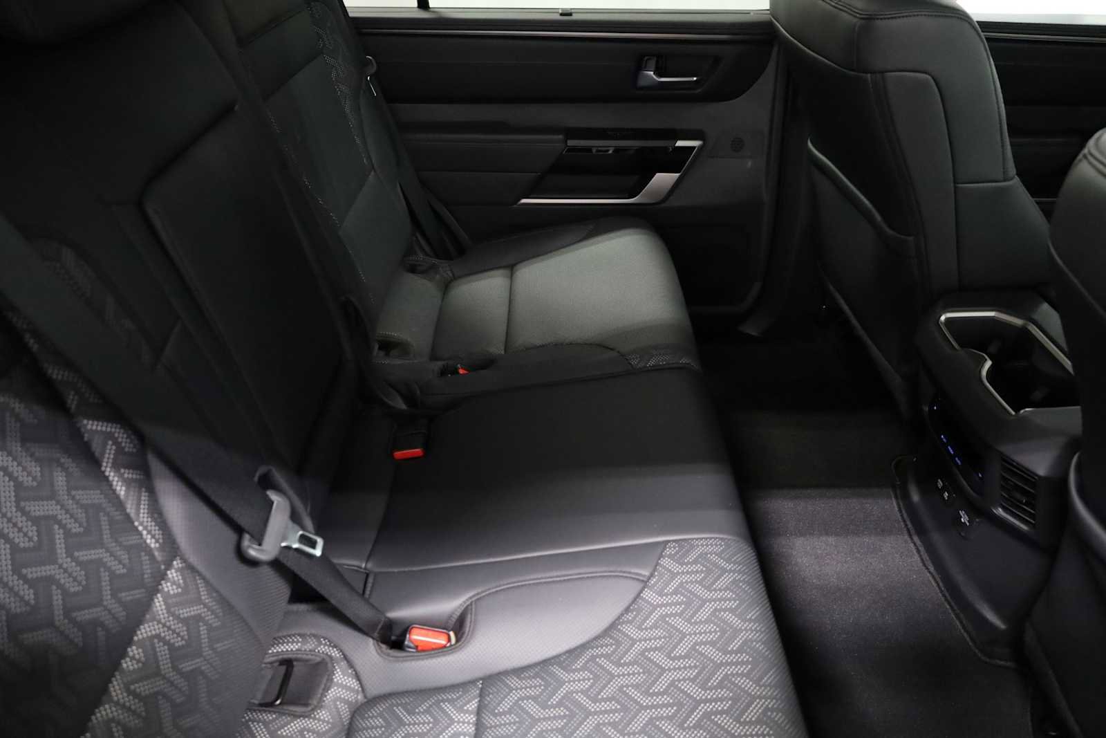 Used 2024 Toyota Sequoia Platinum image 32